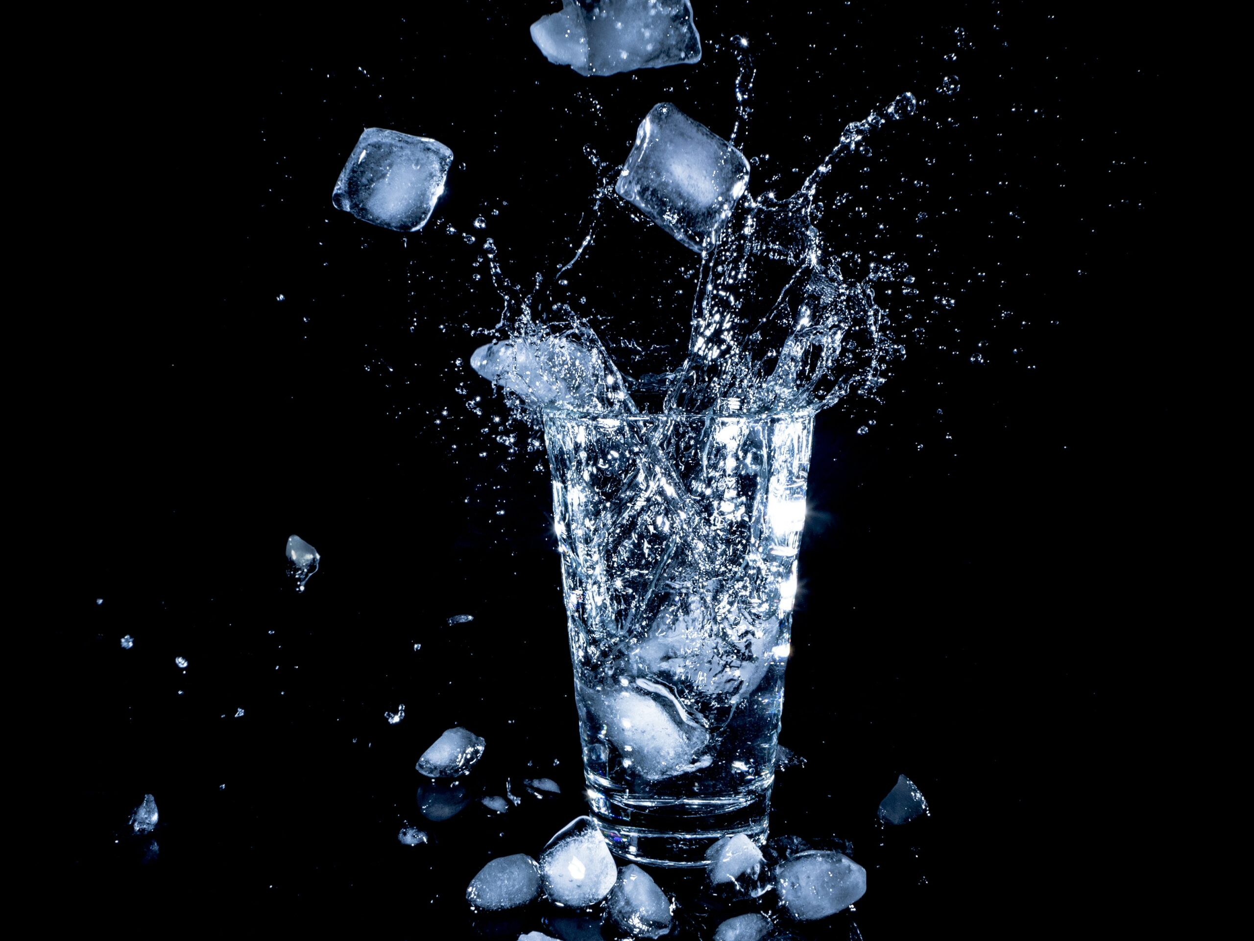 Glass of ice and water