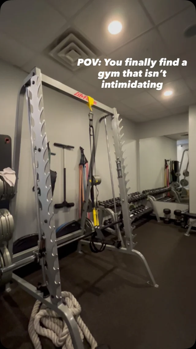 POV: You finally found a gym that isn’t intimidating (HALLELUJAH)! 🏋🏻‍♂️⚡️

Reach out to us to come in and check out the studio! We would love to have you! 🤩🤩🤩 

#zonefitnesschelmsford #strengthtraining #chelmsfordma #motivationalmonday #studiotour